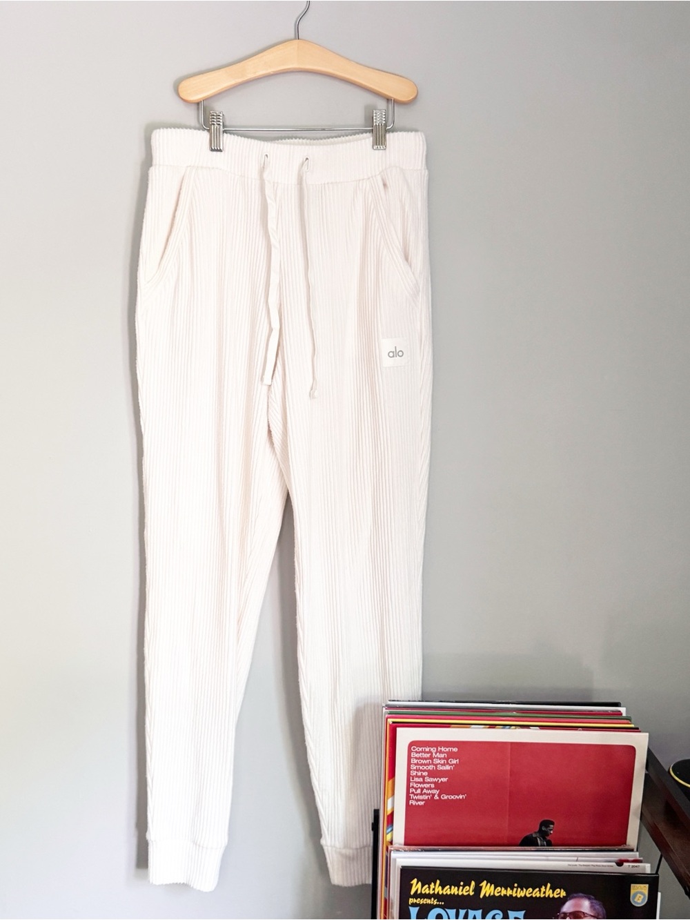 ALO Yoga Muse Ribbed Cream Joggers